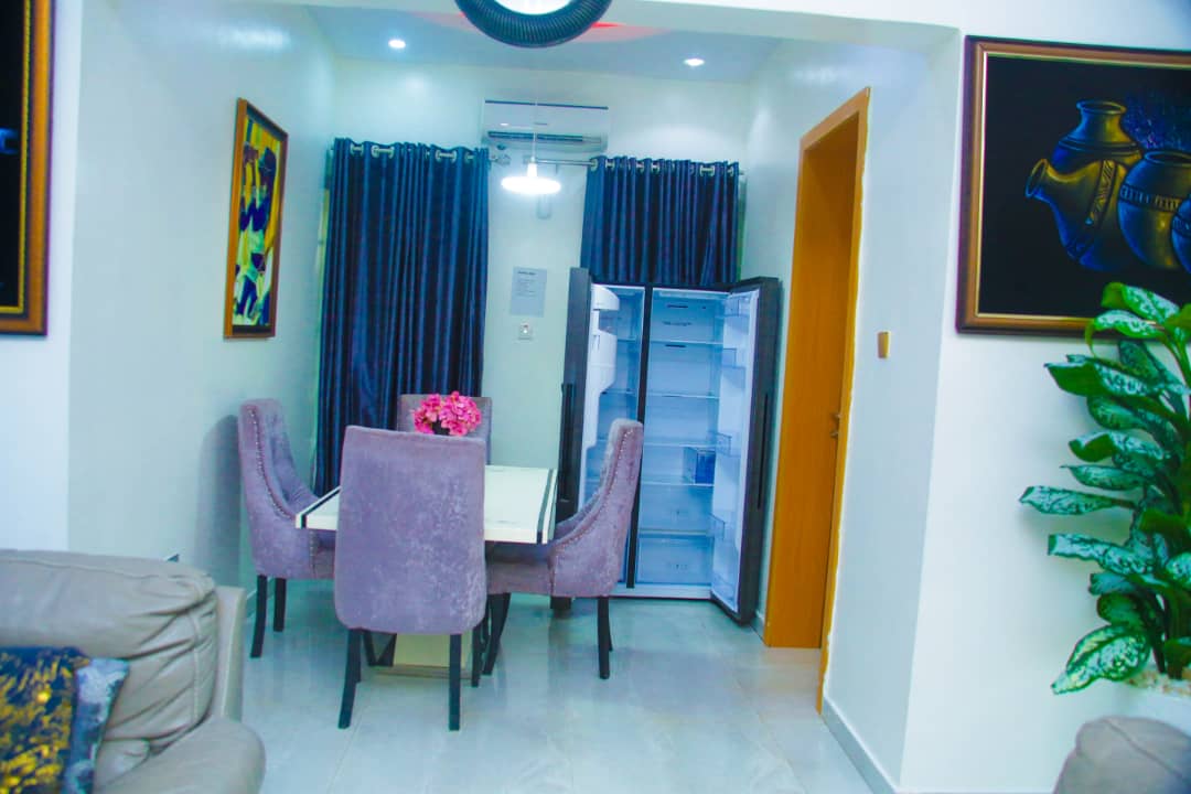 3 bed 230k per night